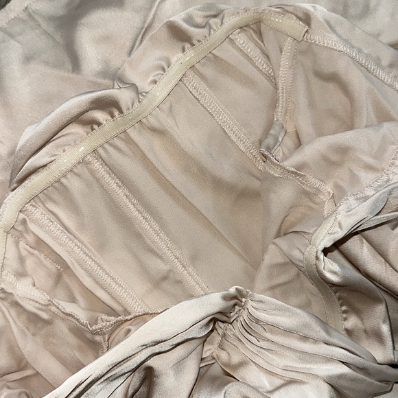 Pretty little thing Champagne pleat detail Bardot flared sleeve shift dress 4‎ - Picture 10 of 16